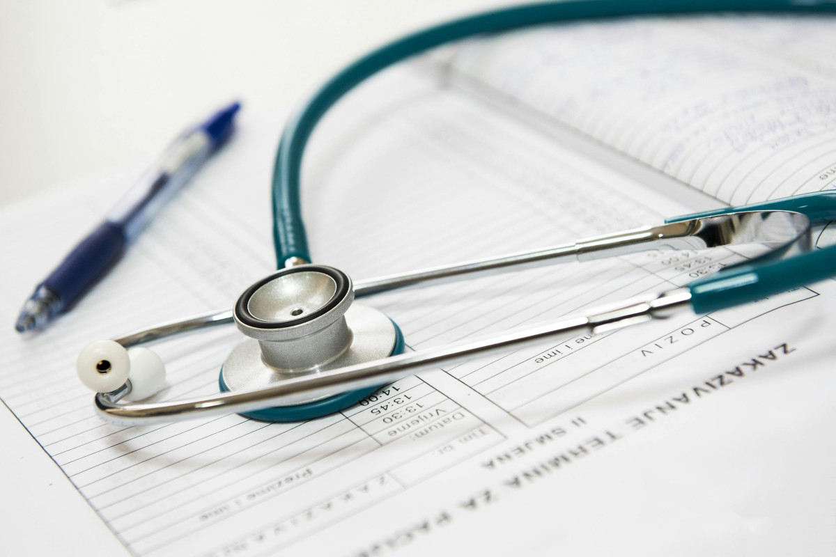 醫療採購新戰場：NHS 強制納入 10% 社會價值，開啟淨零醫療新元年