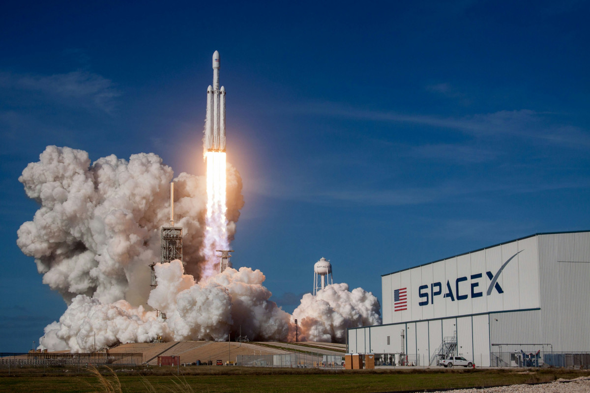 當AI開始耗盡地球能源，SpaceX的太空資料中心是解方還是新風險？