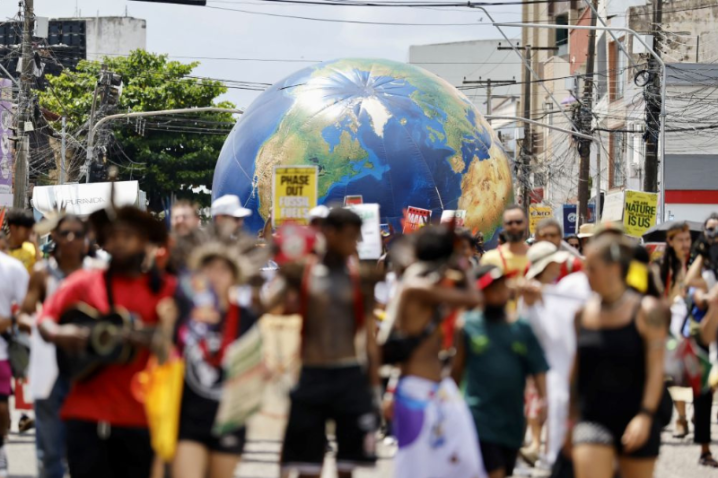 COP30 場外萬人遊行：人民高峰會呼籲氣候正義與保護亞馬遜