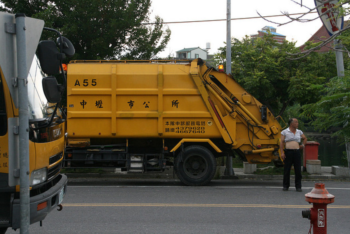 南市業者開發電動垃圾車 邁出低碳環保第一步