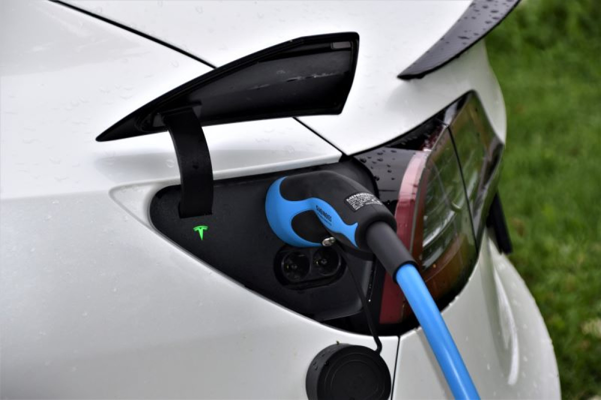 解決里程焦慮 美六大電力公司組隊 建電動車「無縫」公路充電網