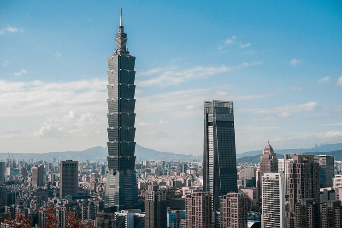 攻頂 101 之後？霍諾德用空中攀登酬勞，支援地面太陽能行動